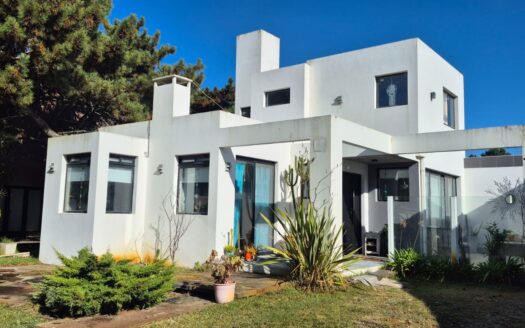 CASA 4 AMBIENTES + MONOAMBIENTE