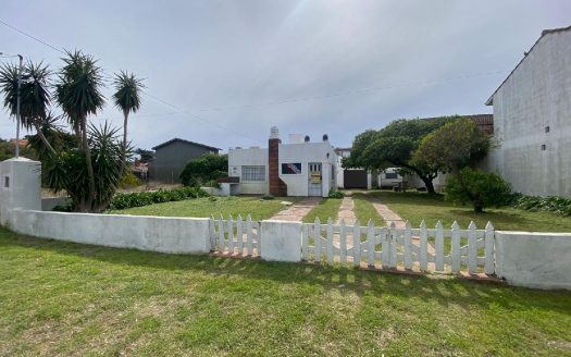 Casa con Departamento a metros del mar, Mar del Tuyú