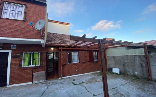 DUPLEX AL FONDO EN VENTA, A UNA CUADRA DEL MAR, 3 HABITACIONES 2 BAÑOS COMPLETOS"