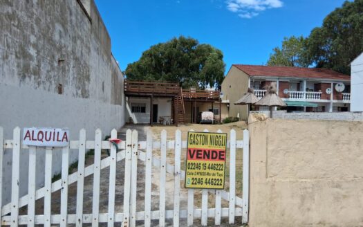 Dos departamentos en planta baja sobre lote propio